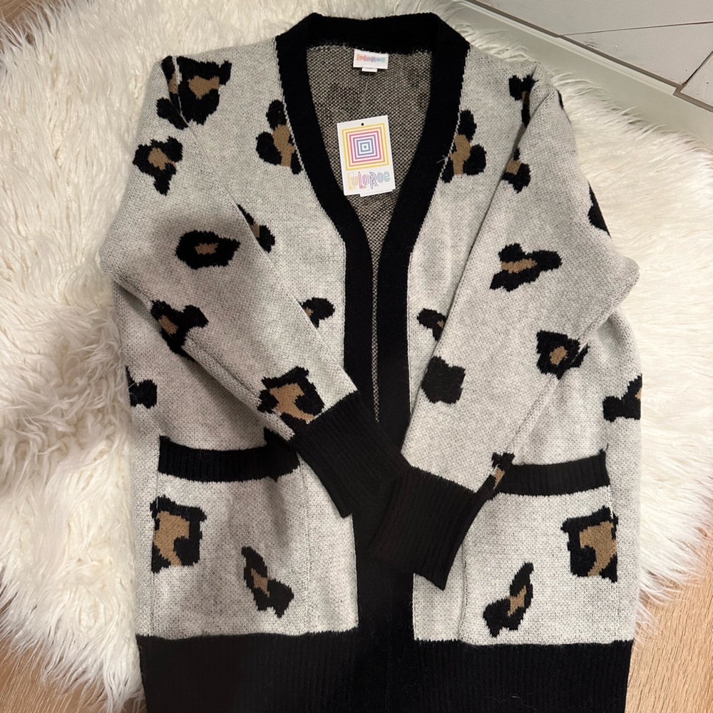 NWT LulaRoe Leopard print Peyton cardigan, Size M